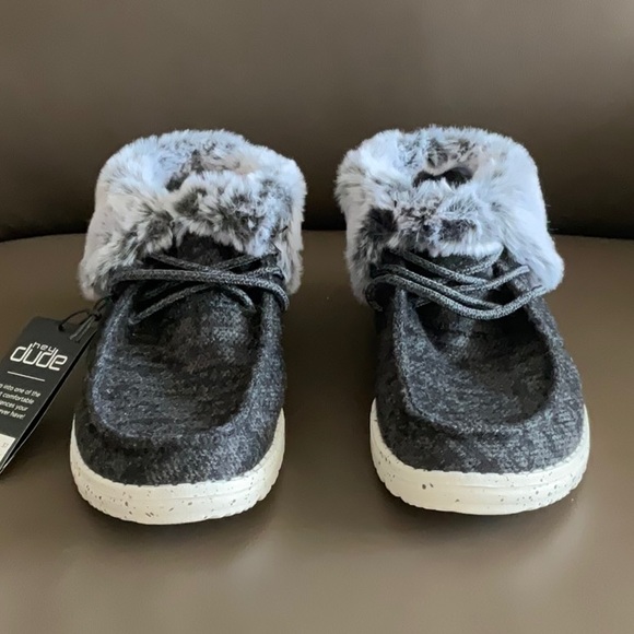 HEYDUDE Women's Britt Canvas Faux-Fur Trim Lace-Up Cold Weather Booties - Picture 2 of 9